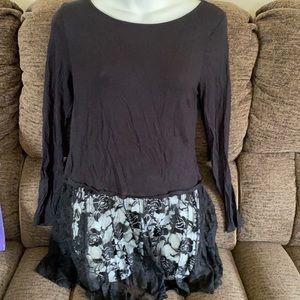 Adam Levine collection black top with lace ruffle bottom size med New